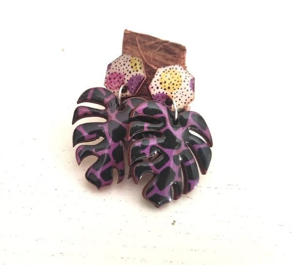 Hojas animal print morado
